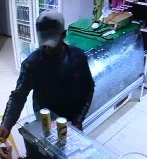 Bandido assalta conveniência e ainda paga cervejas em Tucumã