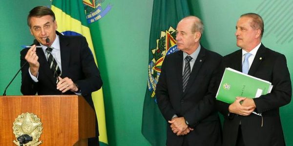 Bolsonaro rebate críticas ao decreto da flexibilização do posse de armas