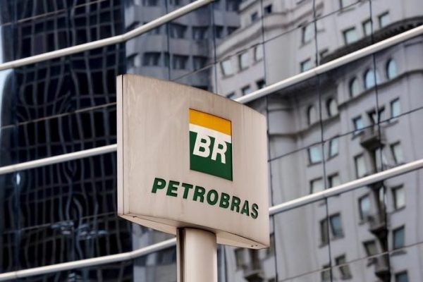 Federação fará reunião para definir data da greve contra privatizações da Petrobras