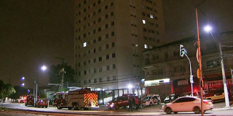 Menina que foi jogada pela mãe do 5º andar de prédio tem alta médica