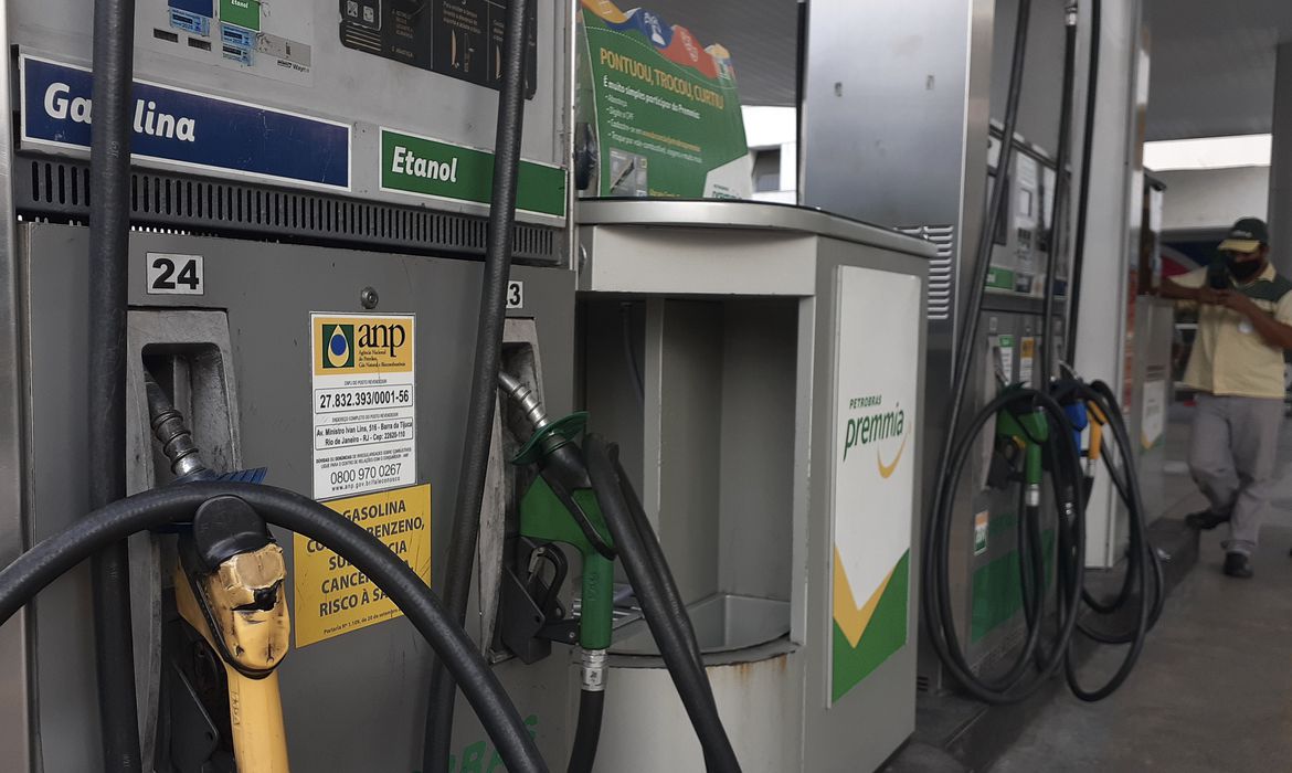 Petrobras anuncia novo aumento nos preços da gasolina e do diesel