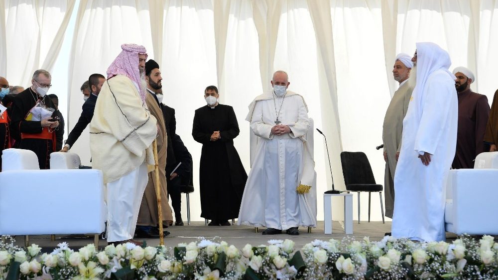 Papa Francisco e clérigo xiita do Iraque se encontram durante visita histórica