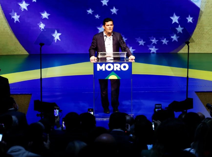 Em contraponto a Bolsonaro, Moro busca apoio de militares