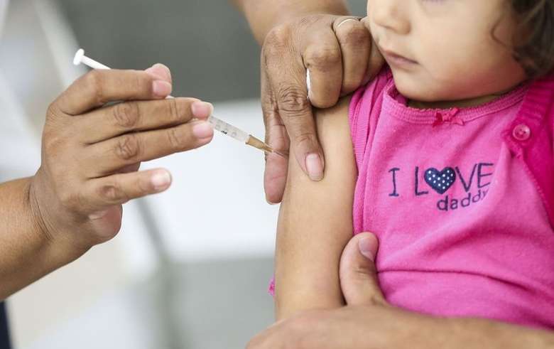 Covid-19: vacinação deve começar por crianças imunocomprometidas