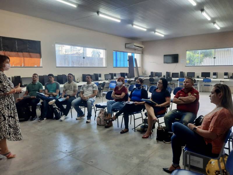 Professores participam de encontro formativo sobre a socioeducação de adolescentes em Marabá