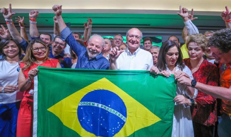 Aos 77 anos, Lula é eleito presidente do Brasil com 50,90% dos votos