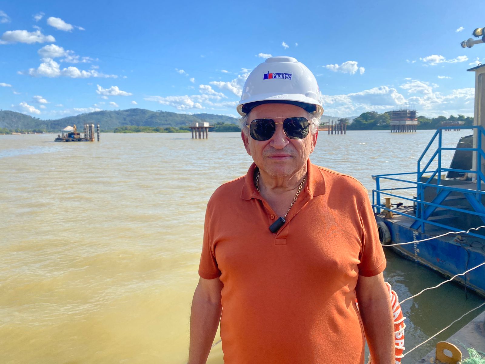 Prefeito João Cléber visita obras da ponte sobre o rio Fresco; estrutura deve ser entregue em abril de 2024